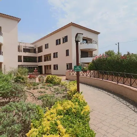 Rez De Jardin Avec Coin Nuit Et Parking Pour Faire A Pied Bandol