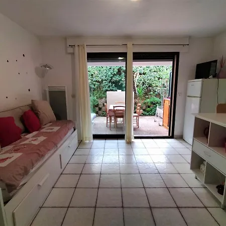 Rez De Jardin Avec Coin Nuit Et Parking Pour Faire A Pied