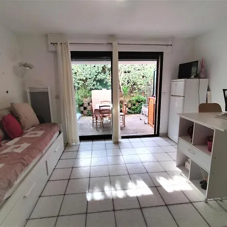 Apartment Rez De Jardin Avec Coin Nuit Et Parking Pour Faire A Pied