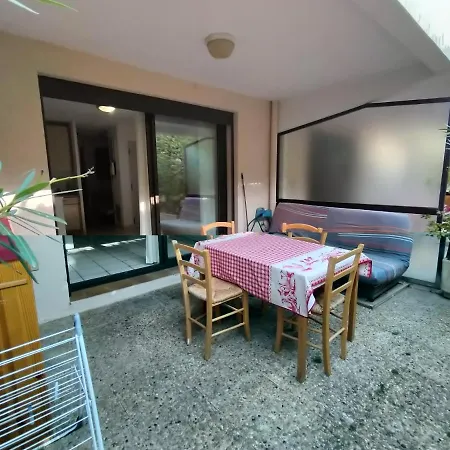 Rez De Jardin Avec Coin Nuit Et Parking Pour Faire A Pied